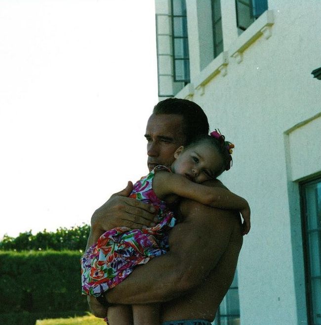 Arnold Schwarzenegger And His Daughter Then And Now (2 pics)