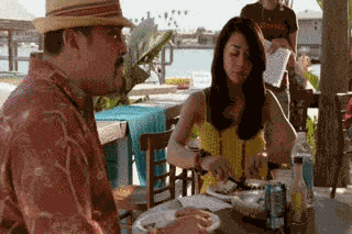 Background Actors Who Think Nobody Sees Them (17 gifs)