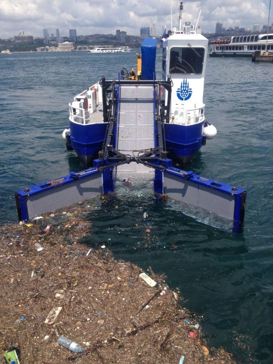 Cleaning Works On The Coast Of The Bosphorus (5 pics)