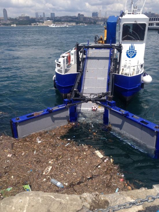 Cleaning Works On The Coast Of The Bosphorus (5 pics)