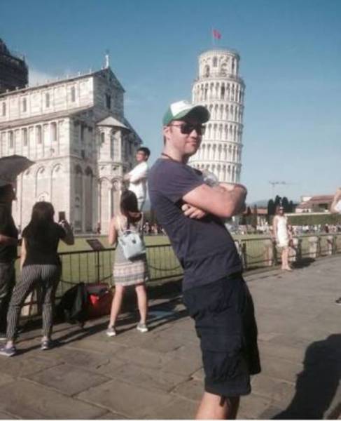 Tourists Who Took Awesome Photos With The Leaning Tower Of Pisa (39 pics)