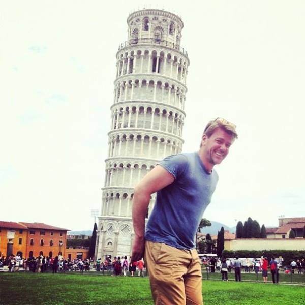 Tourists Who Took Awesome Photos With The Leaning Tower Of Pisa (39 pics)