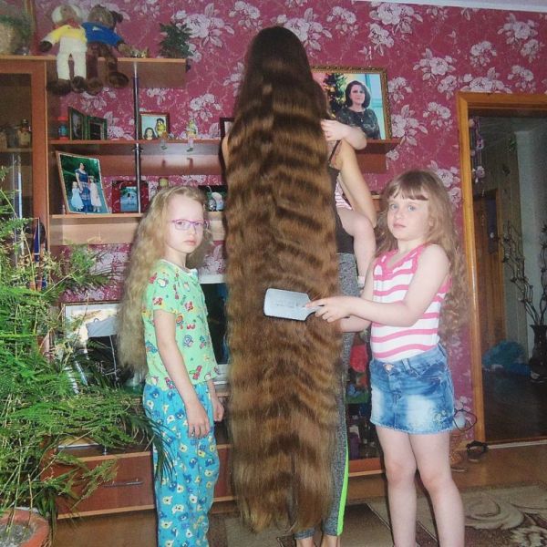 This Russian Woman Is A Real Life Rapunzel (8 pics)