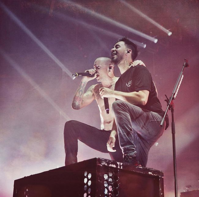 Mike Shinoda Shares First Photo Linkin Park Took With Chester Bennington (2 pics)