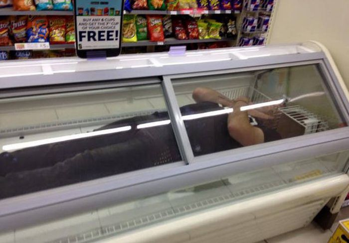 Men Do Some Really Crazy Things Sometimes (56 pics)