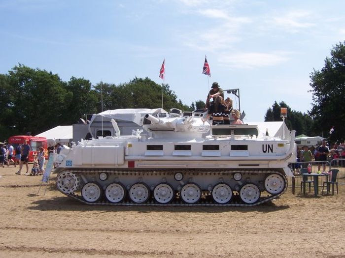 Her's What A Wedding Limousine Tank Looks Like (14 pics)