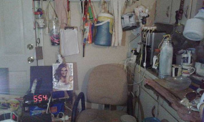 This Craigslist Room Share Ad Is Completely Real (22 pics)