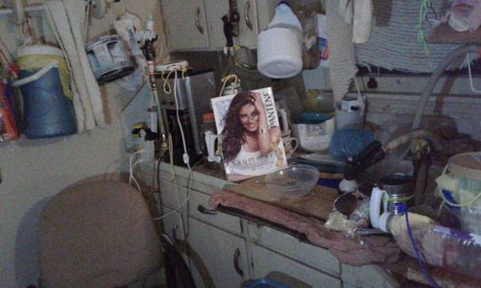 This Craigslist Room Share Ad Is Completely Real (22 pics)