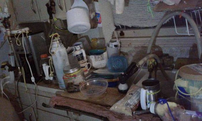 This Craigslist Room Share Ad Is Completely Real (22 pics)