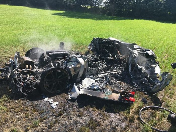 Driver Wrecks New Ferrari Just One Hour After Buying It (3 pics)