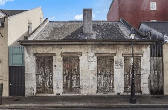 This Old House Is Not What It Appears To Be (7 pics)