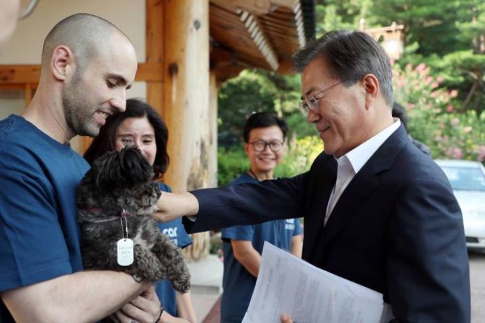 President Of South Korea  Adopts Dog Who Was Rescued From A Meat Farm (5 pics)