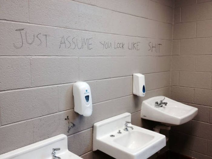 Some Vandals Are Straight Up Geniuses (49 pics)