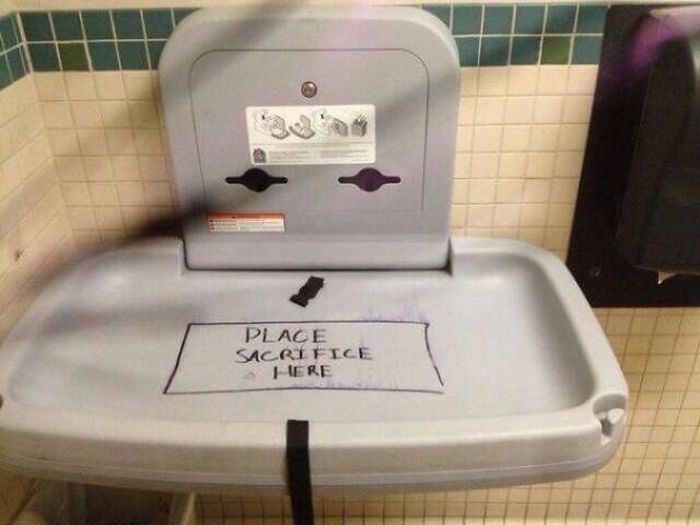 Some Vandals Are Straight Up Geniuses (49 pics)