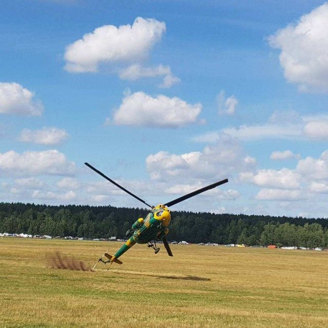 Helicopter Has A Very Rough Landing (2 pics)