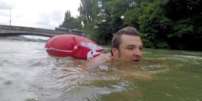 German Man Swims To Work To Avoid Traffic Jams (5 pics)