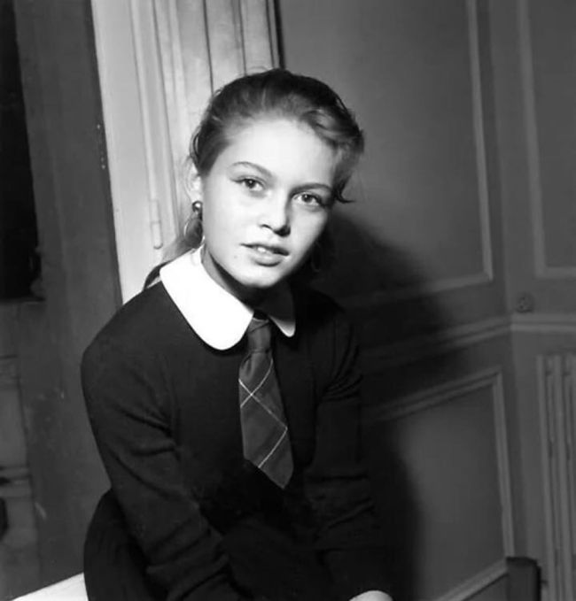 Photos Of Famous Actresses From Their Younger Days (31 pics)