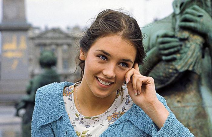Photos Of Famous Actresses From Their Younger Days (31 pics)