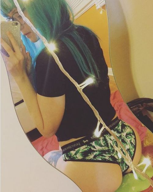 Aussie Woman Earning $500,000 A Year As A Cam Girl (16 pics)