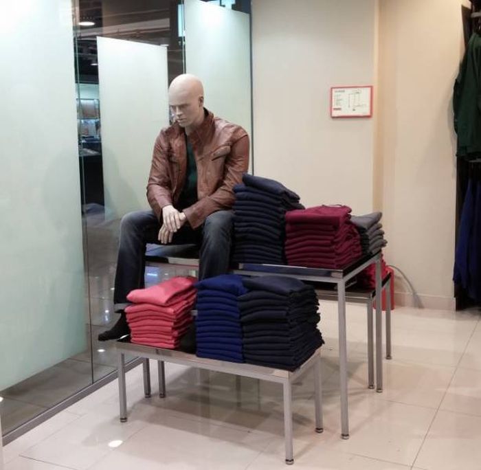 Mannequins Who Have A Life Of Their Own (18 pics)