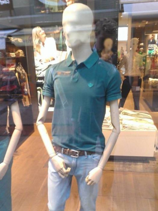 Mannequins Who Have A Life Of Their Own (18 pics)