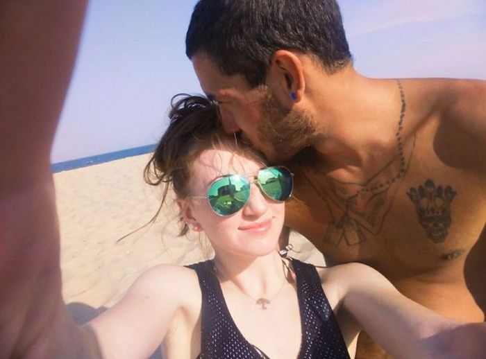 Guy Gets His Girl's Name Tattooed On His Neck After 4 Months of Dating (9 pics)