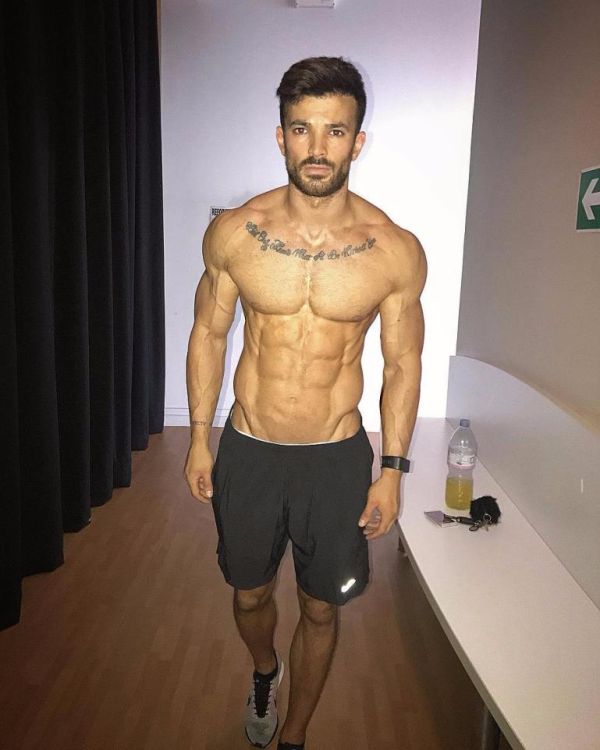 Towie’s Mike Hassini Shows Off His Insane Body Transformation (4 pics)