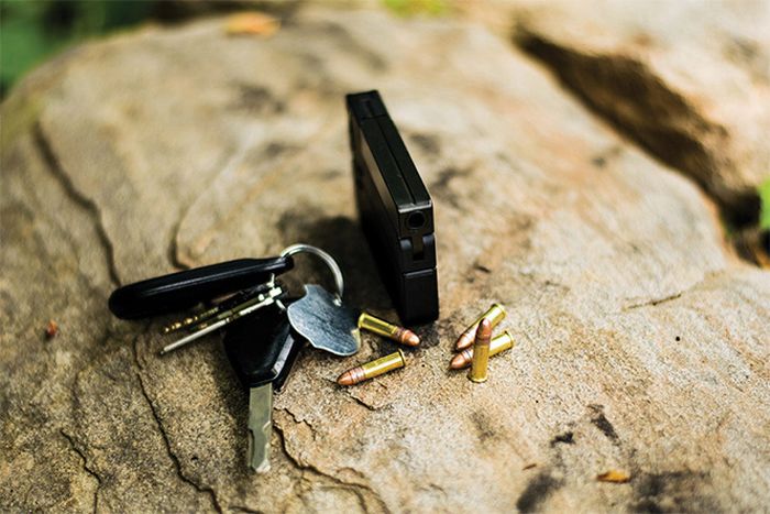 The LifeCard Is A Tiny Gun That Packs A Punch (4 pics)