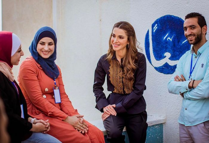 Meet Rania Al Abdullah The Queen Of Jordan (20 pics)