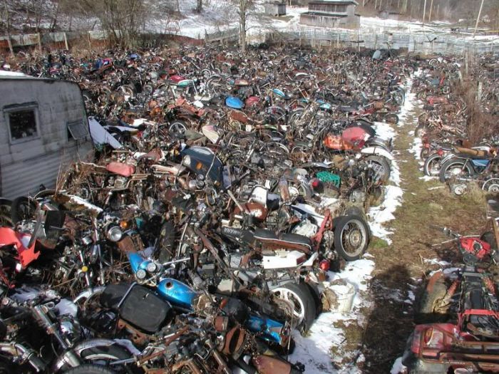 Bikes Are Collecting Rust In This Motorcycle Cemetery (13 pics)
