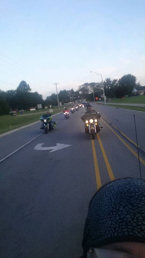 Kid Gets Escorted To School By 50 Bikers (6 pics)