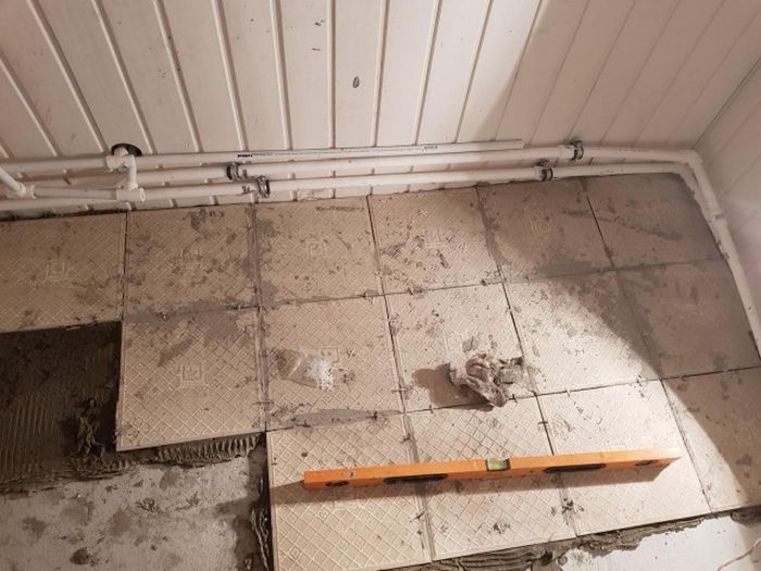 Master Builder Gives Floor A Makeover (2 pics)