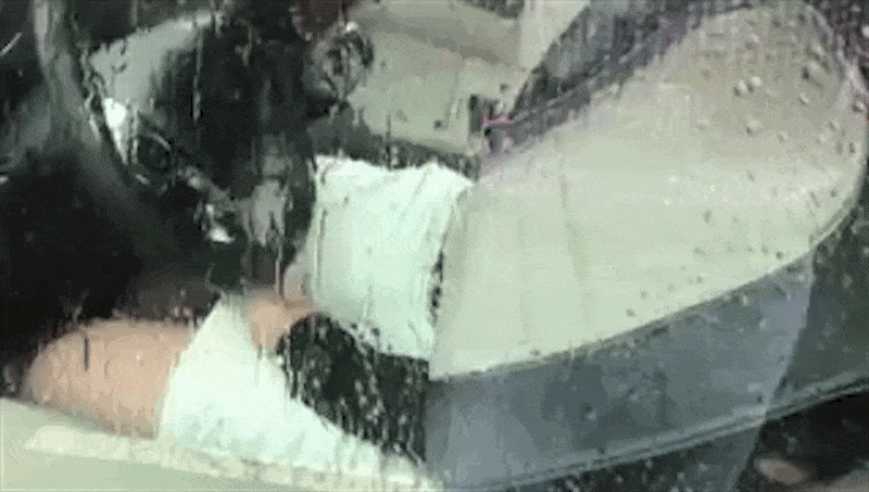 Driverless Car Cruises The Streets Of Clarendon (2 pics + video)