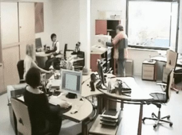 15 People Who Are Having A Really Bad Day At Work (15 gifs)