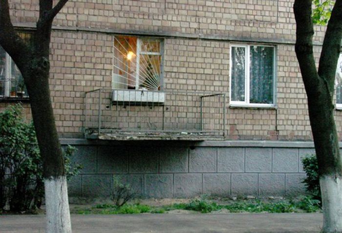 You Can See Some Strange Things On Balconies In Russia (30 pics)