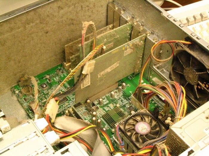 This Might Be The Dustiest Computer Ever (32 pics)