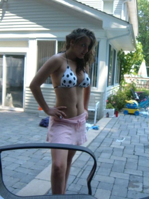 Girls In Bikinis Make The World A Great Place (41 pics)