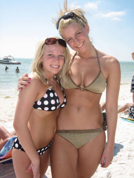 Girls In Bikinis Make The World A Great Place (41 pics)