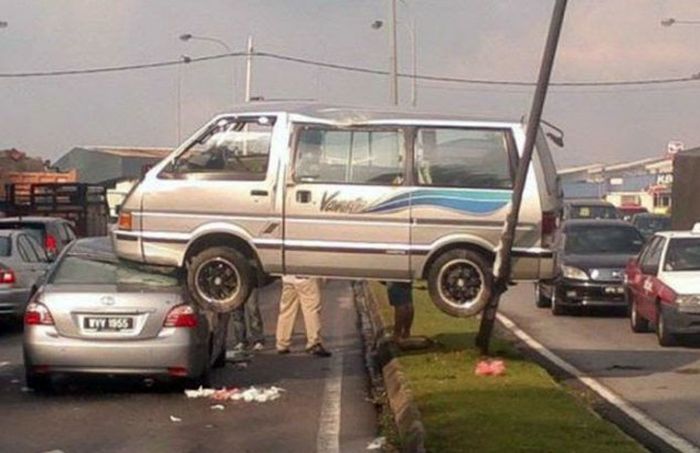 Traveling On The Road Can Be Fun Or Disastrous (37 pics)