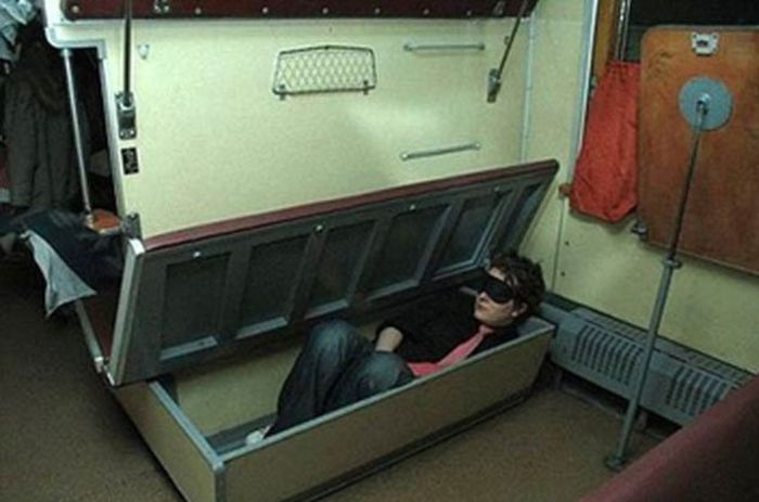 There's Never A Dull Moment When You Travel On A Russian Train (25 pics)