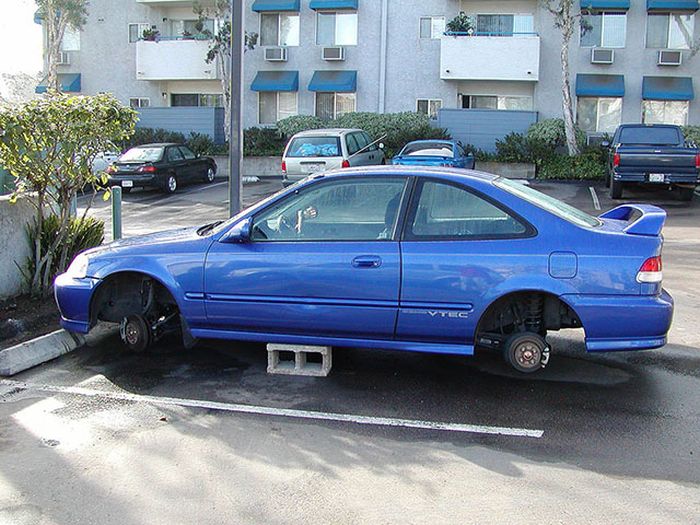 Cars On Bricks That Are Almost Painful To Look At (23 pics)