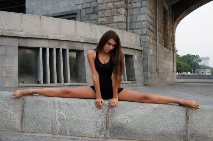 Just Some Amazing Pictures Of Sexy Girls Stretching (46 pics)