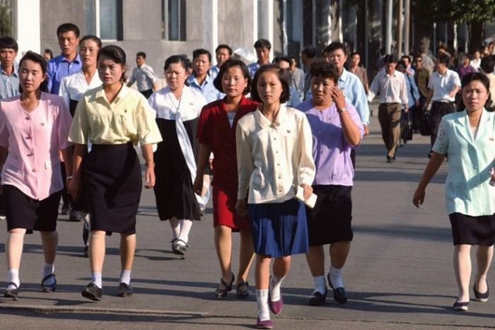 A Day In The Life Of North Korean Girls (29 pics)