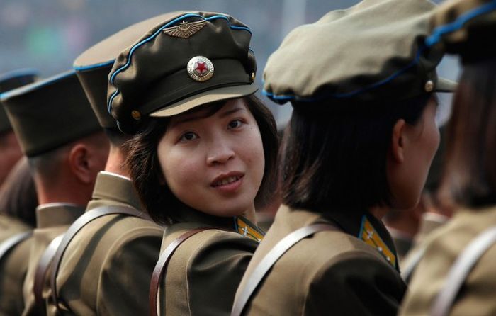 A Day In The Life Of North Korean Girls (29 pics)