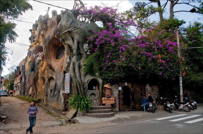 An Assortment Of Strange Houses In The World (27 pics)