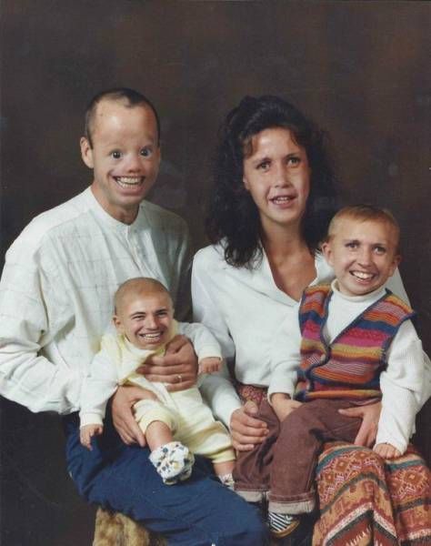 The Most Awkward Family Photos Ever Discovered (22 pics)