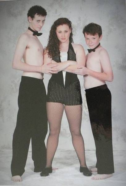 The Most Awkward Family Photos Ever Discovered (22 pics)