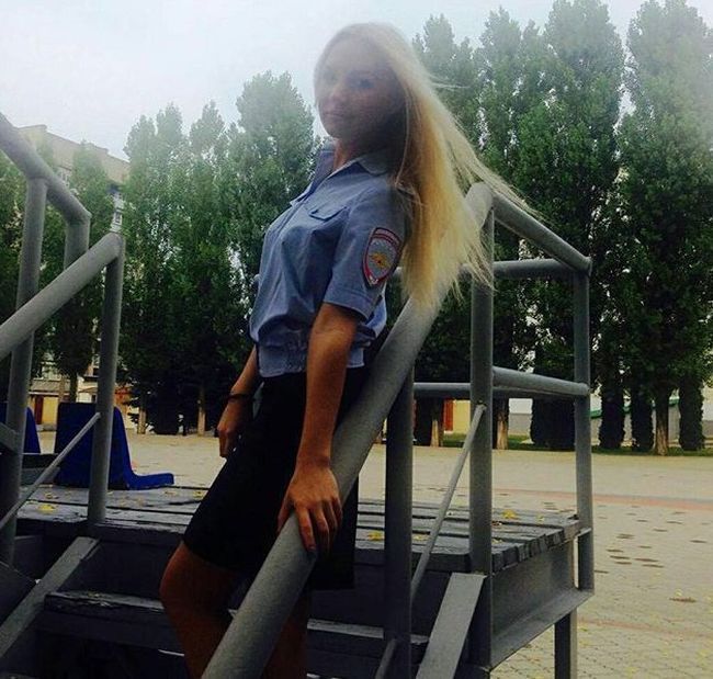Russian Girls Who Look Really Good In Uniform (34 pics)