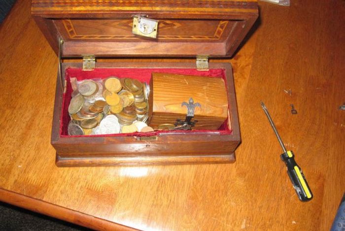 Husband And Wife Find Buried Treasure In Their New Home (25 pics)