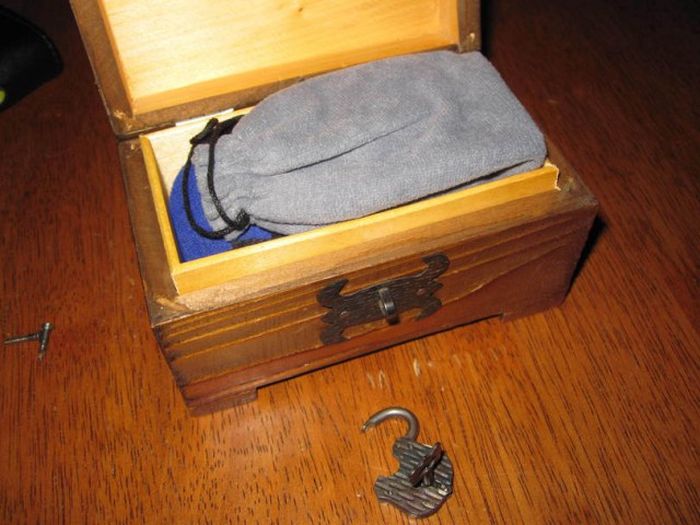 Husband And Wife Find Buried Treasure In Their New Home (25 pics)